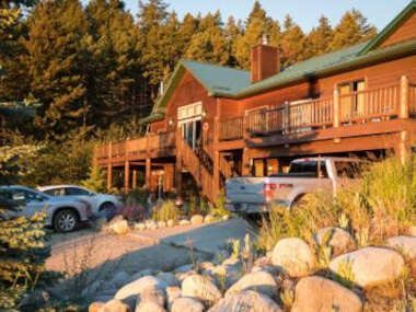 Two Bears Inn Bed & Breakfast