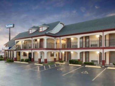 Travelodge Inn & Suites by Wyndham Norman