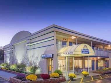 Days Inn & Suites by Wyndham Dayton North