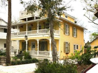 Historic Luxury Two Bedroom Apartment