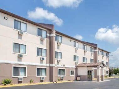 Boarders Inn & Suites by Cobblestone Hotels Waterloo Cedar Falls