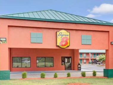 Super 8 by Wyndham Gainesville