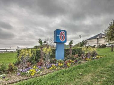 Motel 6-Dallas, TX – Northwest