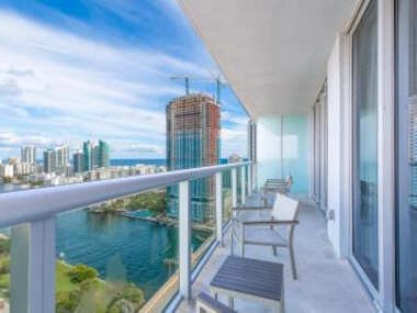 2/2 Miami – Panoramic views at Beachwalk Resort 27th for 6 guests by Ammos VR