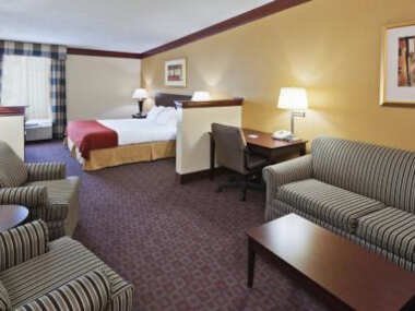 Days Inn & Suites by Wyndham Tahlequah
