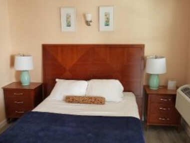 Atlantic Breeze Motel & Apartments