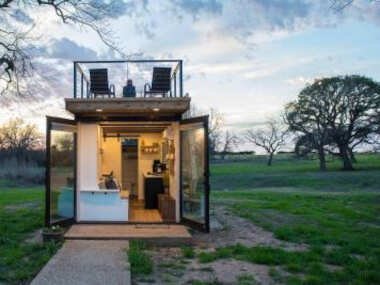 Stillwater House Elegant tiny container home Near Magnolia