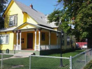 Maple Leaf Manor Suites
