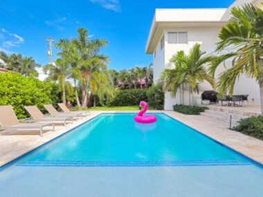 Modern Luxurious Beach Retreat-5 Br with/pool