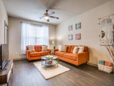 Convenient Location Warm and Cozy Apartment