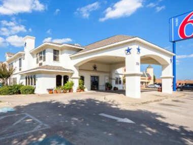 Motel 6 Dallas  Irving DFW Airport South