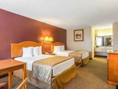 The Parkwood Inn & Suites