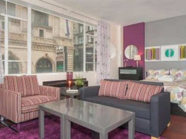 Downtown Studio Apt, Lots of Natural Light
