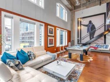 Authentic Cosmopolitan Prismatic Midtown Loft
