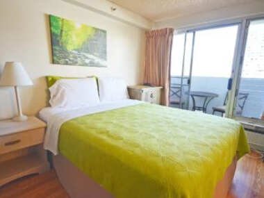 KV702 Waikiki Private Waterfall Room, Mountain View!