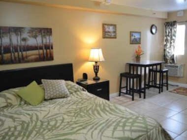 Waikiki Condo Just Remodeled Kuhio Village 202A