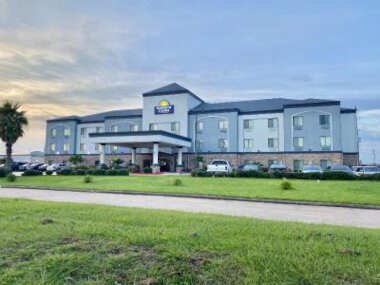 Days Inn & Suites by Wyndham Houston / West Energy Corridor