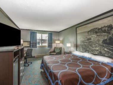 Super 8 by Wyndham Duluth