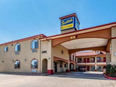 Scottish Inns & Suites IAH Airport-Beltway 8