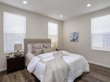 Cozy Room in Modern SJ Sharks Themed Victorian – Manta Ray Room