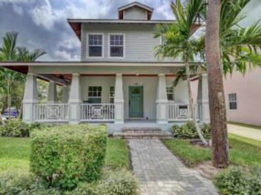 Grey Mist Modern 3bd 2ba on Quiet Street