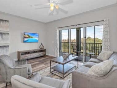 Modern 3BR Near Disney – Pool and Hot Tub!
