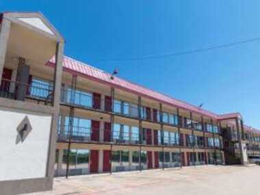 Magnuson Extended Stay and Suites Airport Hotel