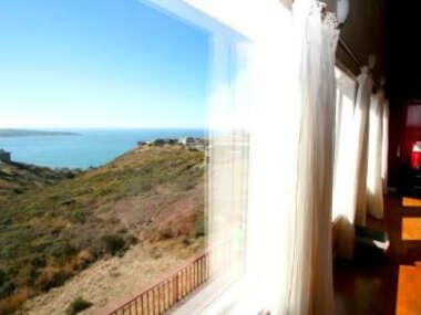 Beach Nest! Hot Tub! Sauna! BBQ Grill! AMAZING VIEWS!! Romantic Getaway! Dog Friendly!!
