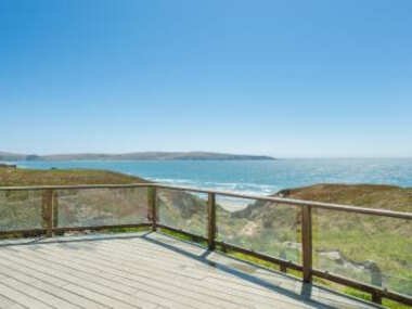 Tide Pool! PERFECT Location! AMAZING views! Short Walk to Beach! Hot Tub!! Game Room!! BBQ!! Fast WiFi!! Dog Friendly!