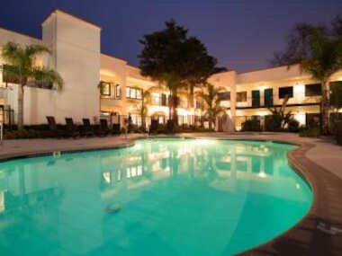 Oxford Suites Pismo Beach