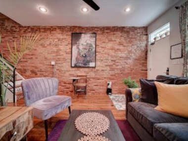 Artsy Hidden Gem – FREE PARKING