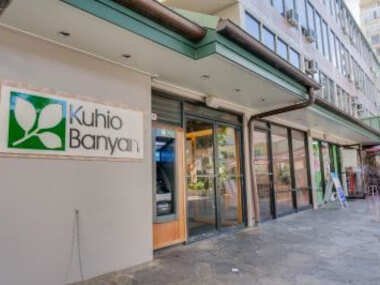 Kuhio Banyan Hotel (with Kitchenettes)