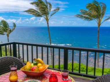 Sealodge C7-oceanfront views, top floor privacy, bright tropical interior
