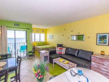 Direct Ocean Front Studio with Endless Views! Palace Resort 1102