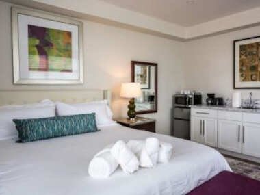 Next to San Diego Downtown – Cali King Size Studio