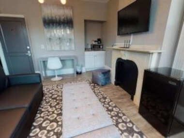 1-31 Excellent Location, Walk Everywhere Sleeps 3