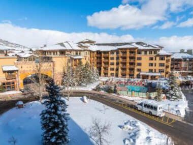 Ski In Ski Out Corner Unit Direct Views Slopes Gondola Conde Nast and Forbes Winner