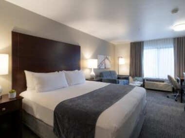 Oxford Suites Portland – Jantzen Beach