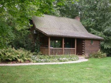 Apple Blossom Cabin by Amish Country Lodging