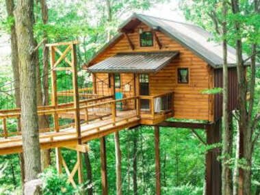 Treehouse #5 by Amish Country Lodging