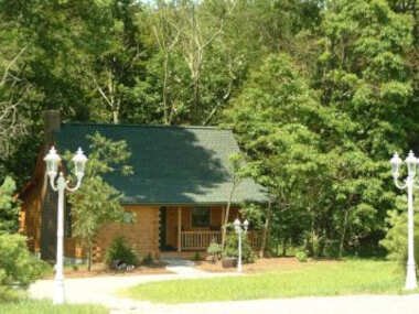Wild Rose Cabin by Amish Country Lodging