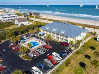 Ocean Sands Beach Inn – 1 Acre Private Beach On-Site – St Augustine Historic District-2 Miles Shuttle – Saltwater-Mineral Pool open until 4 AM – Bedside Candy – Popcorn and Cookies – Free Breakfast – Book this AWARD WINNING hotel – New 2023