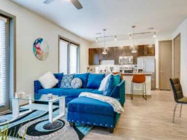 TERRIFIC LOCATION 1BED, Cozy, LUXE & Spacious.