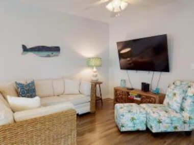 CLP804 Upscale 5 Bedroom Home, Close to Beach with Boardwalk, Community Pool