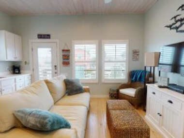 ESB02 Cozy cottage, Close to beach, Shared Pool