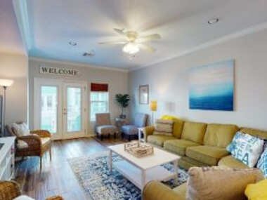 MC18 Upscale Condo, Shared Pool, Close to Beach