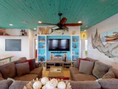 OV23 House on Stilts with Beachy Decor, Located near Beach, Balcony, Shared Pool
