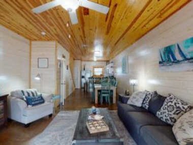 TC703 Newly Decorated Townhome, Shared Pool, In Town, Close to Beach