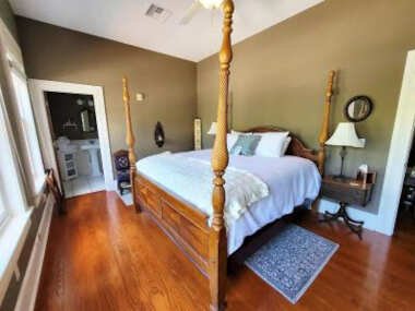 Camellia Rose Inn- King Room Southern Charm