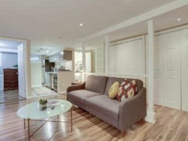 Beautiful 2 Bedroom across from The House of Representatives